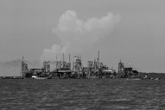 Wooden pontoons illegal tin are gathering off the coast of Pasar Padi, Pangkalpinang City, Bangka Belitung Province, Indonesia, on July 14, 2016. Illegal tin mines in the sea have damaged marine biota and coral reefs.-Ponton kayu Timah Inkonvesional Ilegal di lepas Pantai Pasir Padi, Kota Pangkalpinang, Provinsi Bangka Belitung, Indonesia, Juli 14, 2016. Keberadaan tambang timah ilegal di laut merusak biota laut dan terumbu karang.